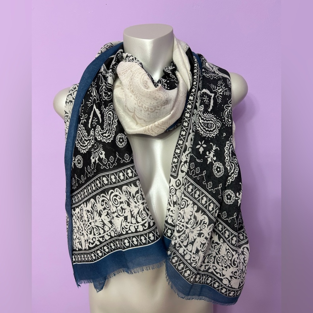 Product Details
stylish scarf from Mia + Tess Designs Navy Blue/Off White 74/33